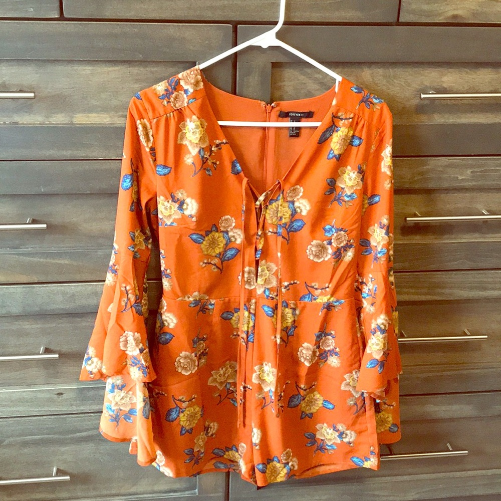 NEW! Floral Romper 🌺🍊